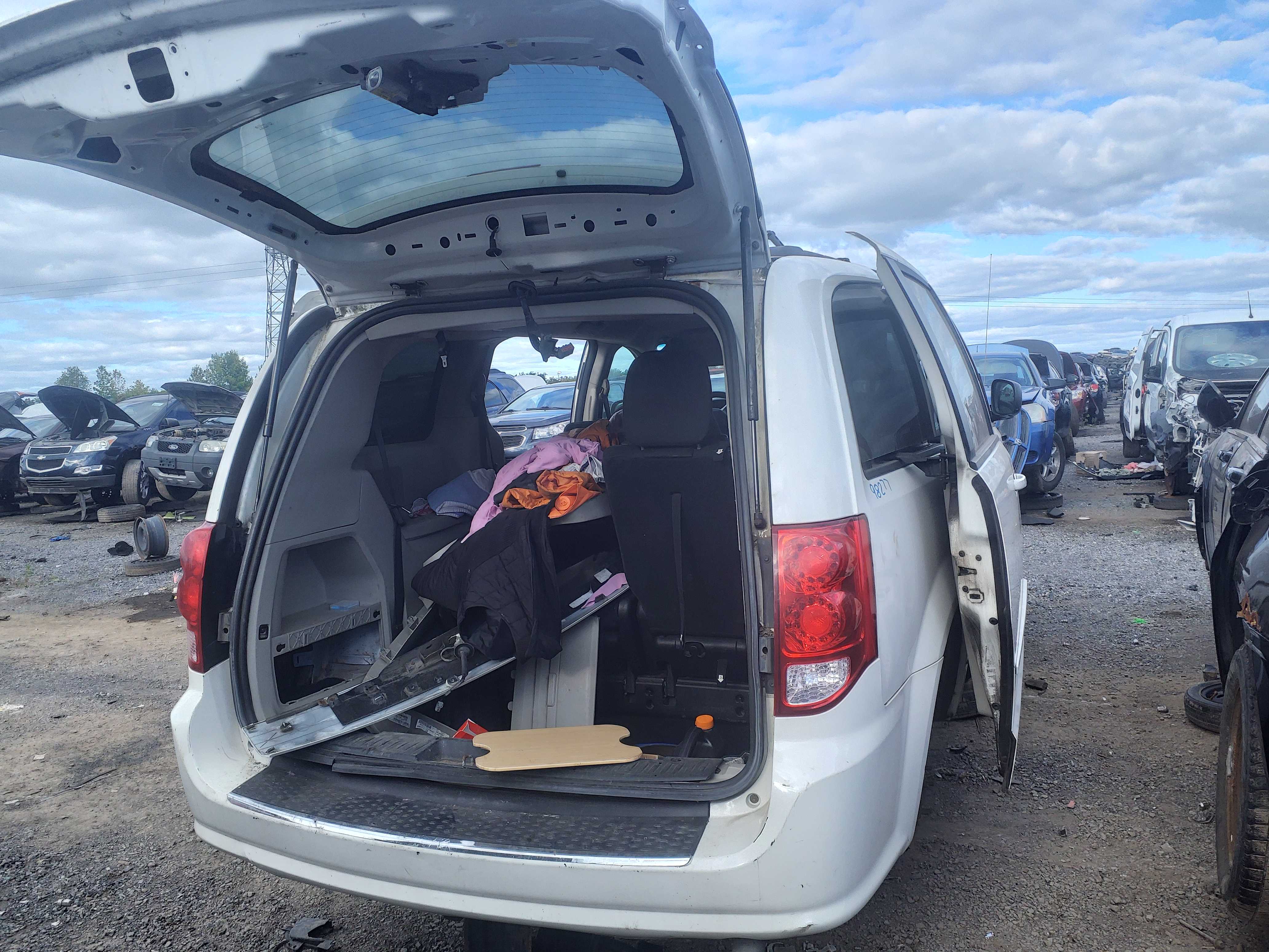 DODGE GRAND CARAVAN 2011
