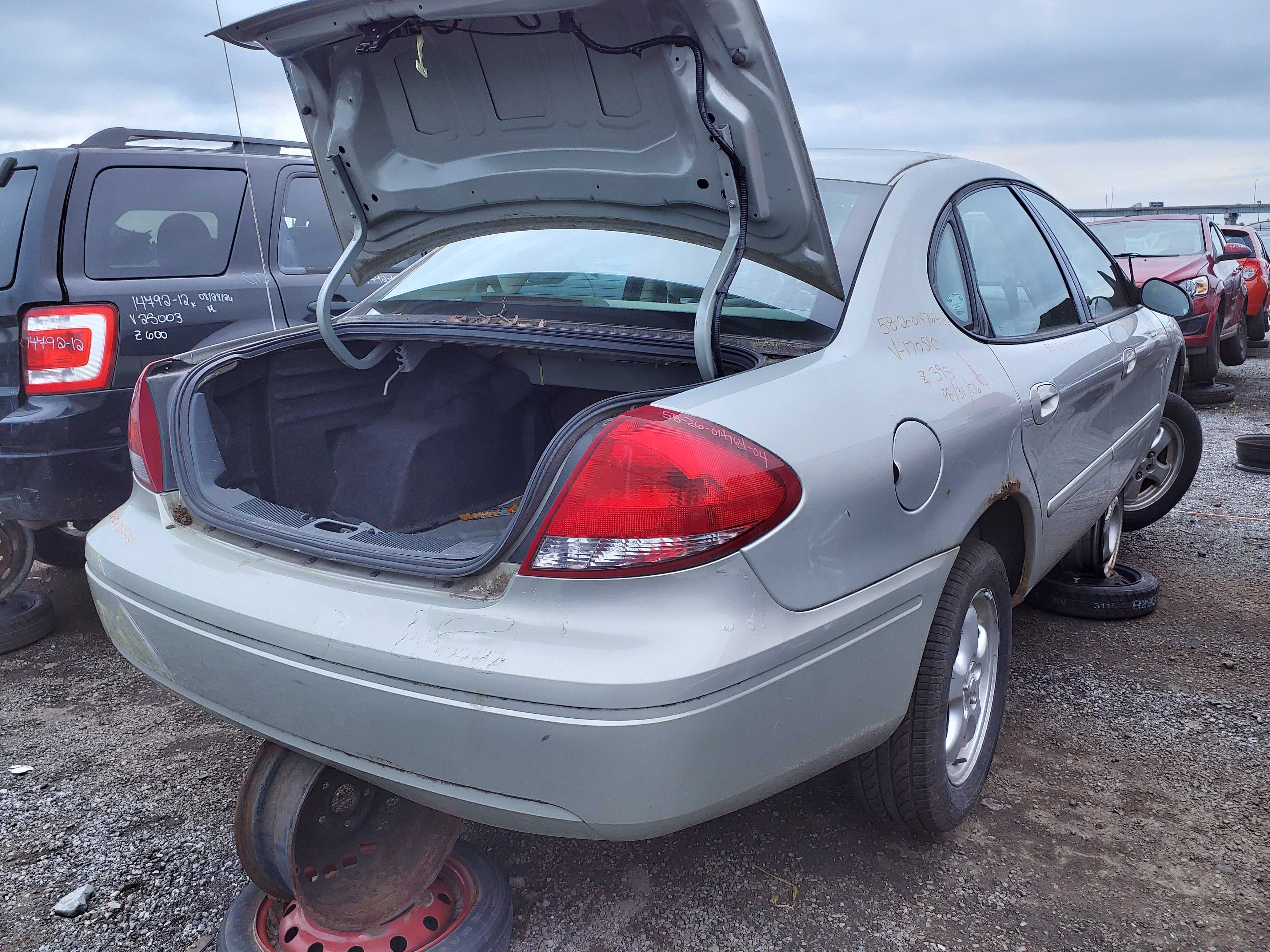 FORD TAURUS 2004