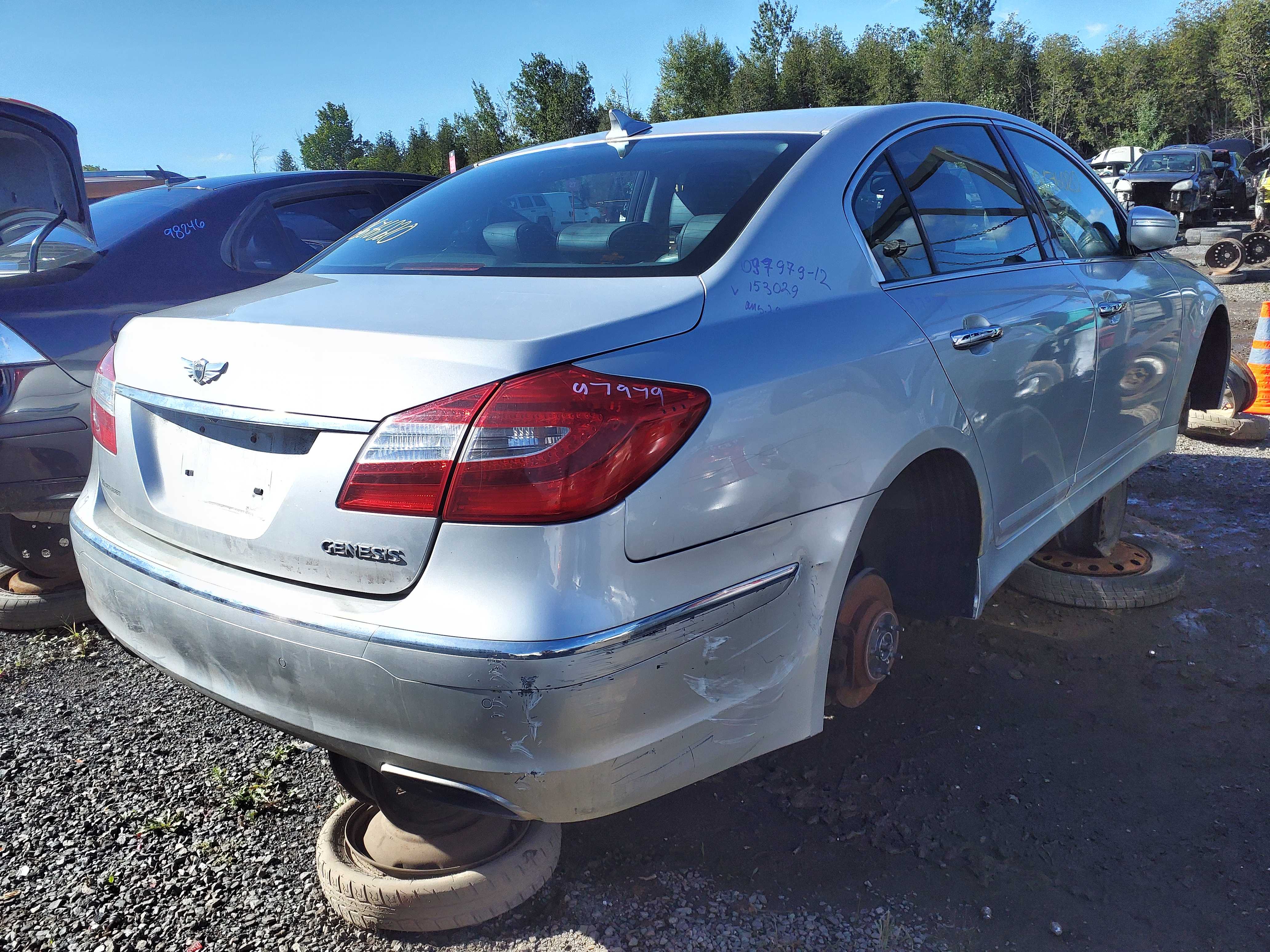 HYUNDAI GENESIS 2012
