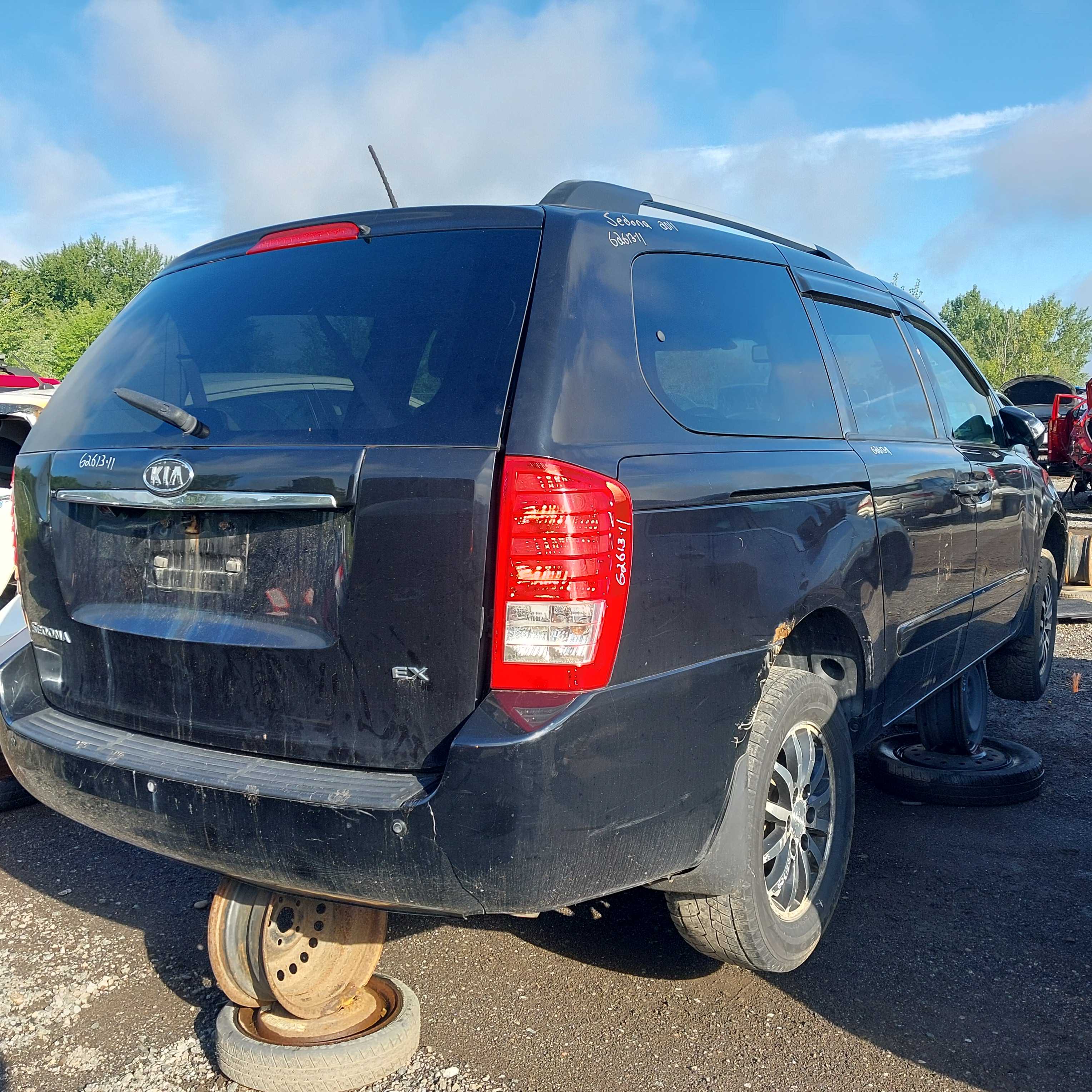 KIA SEDONA 2011