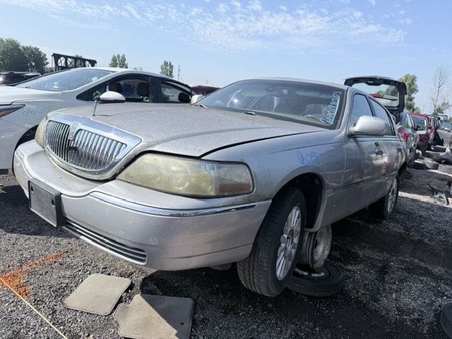 LINCOLN TOWN CAR 2003