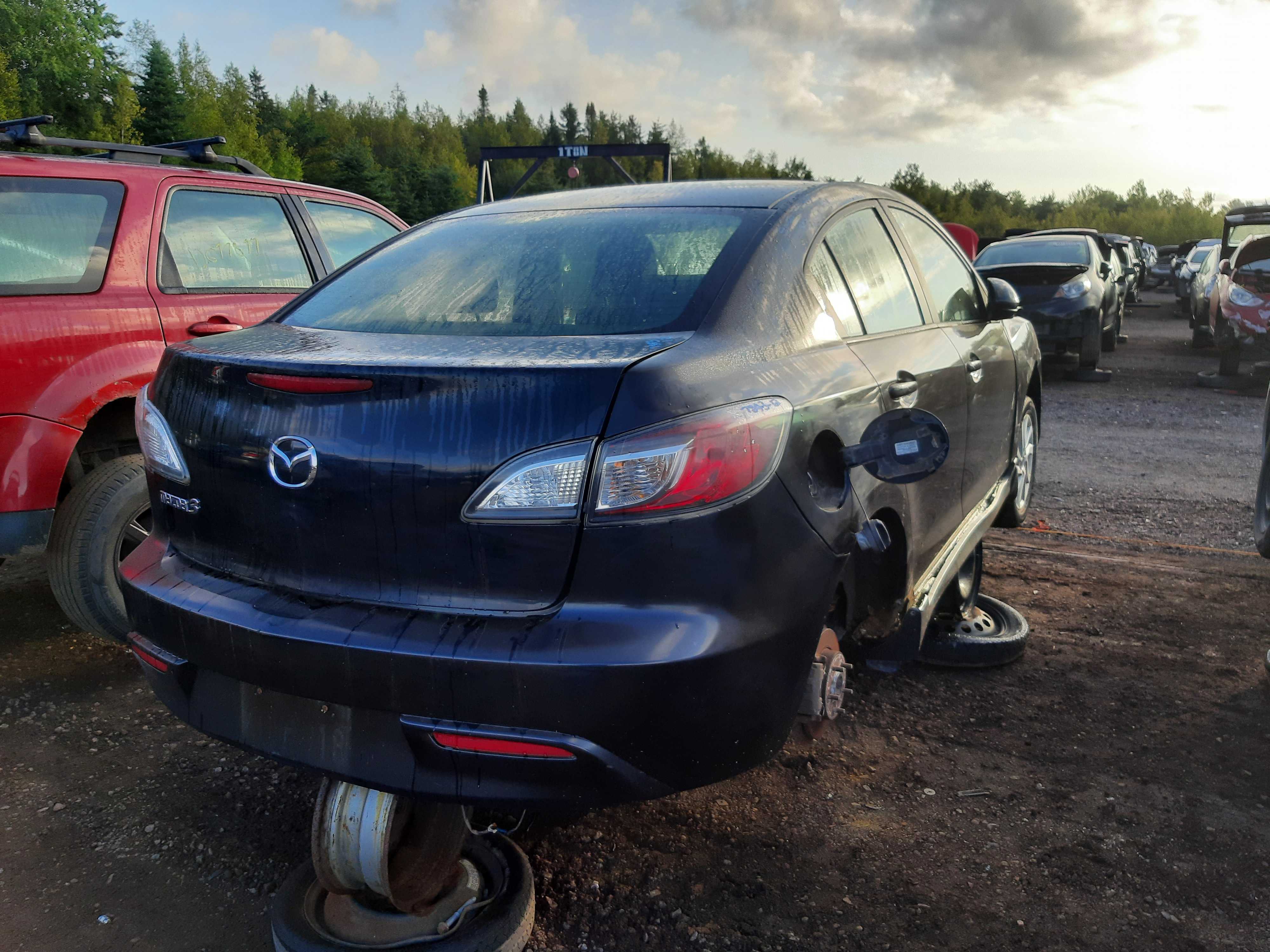 MAZDA MAZDA3 2012