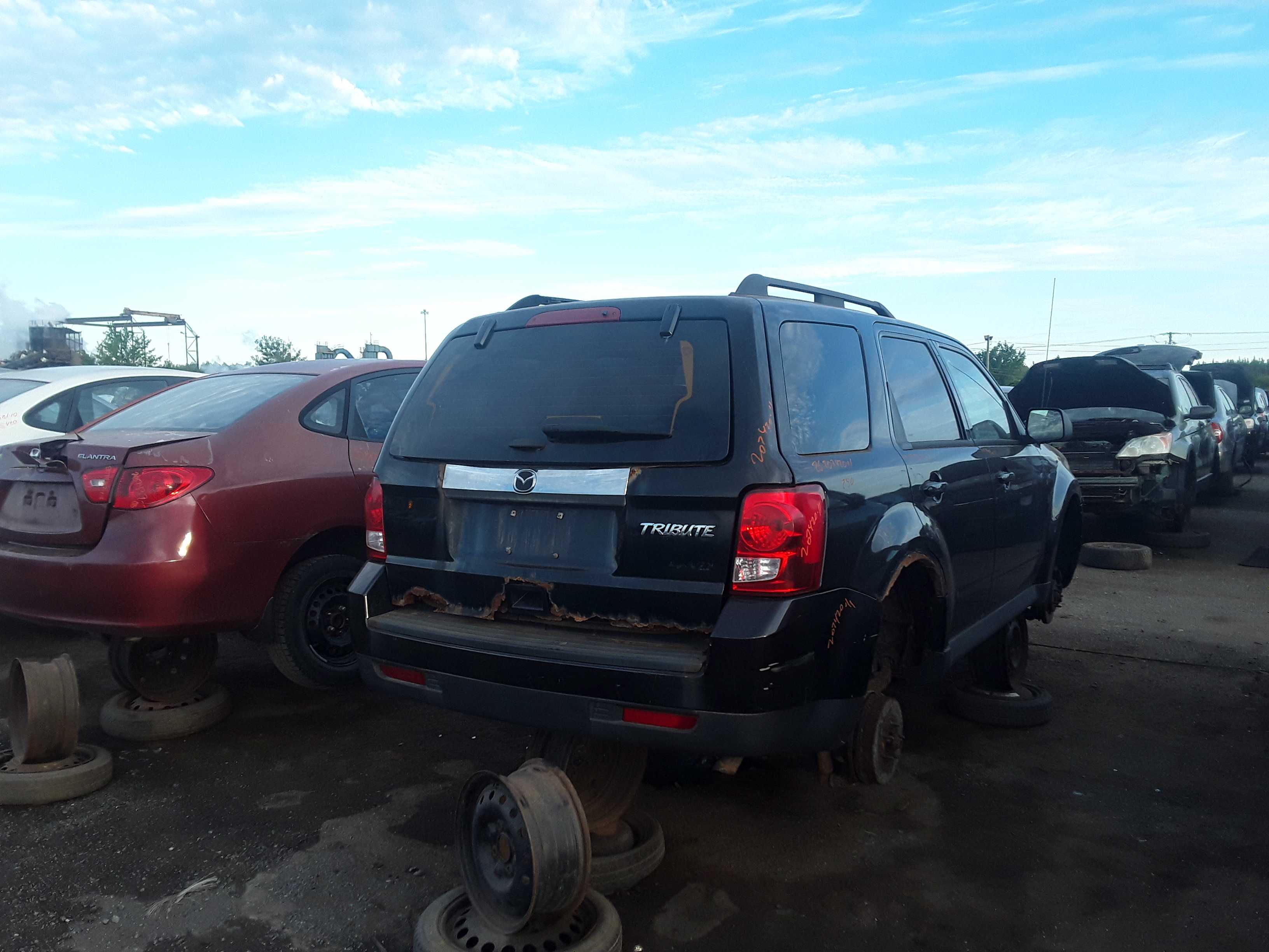 MAZDA TRIBUTE 2011