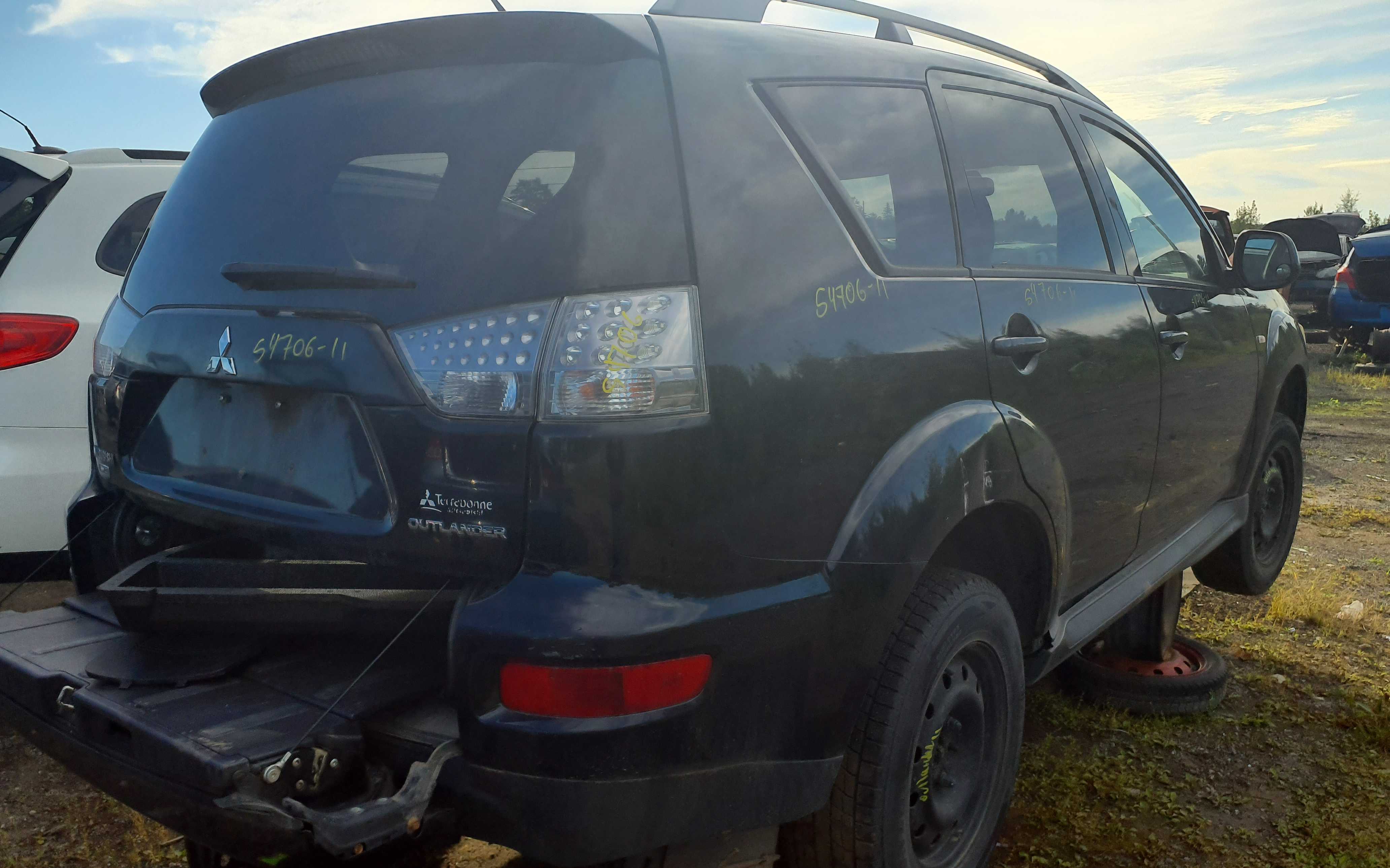 MITSUBISHI OUTLANDER 2011