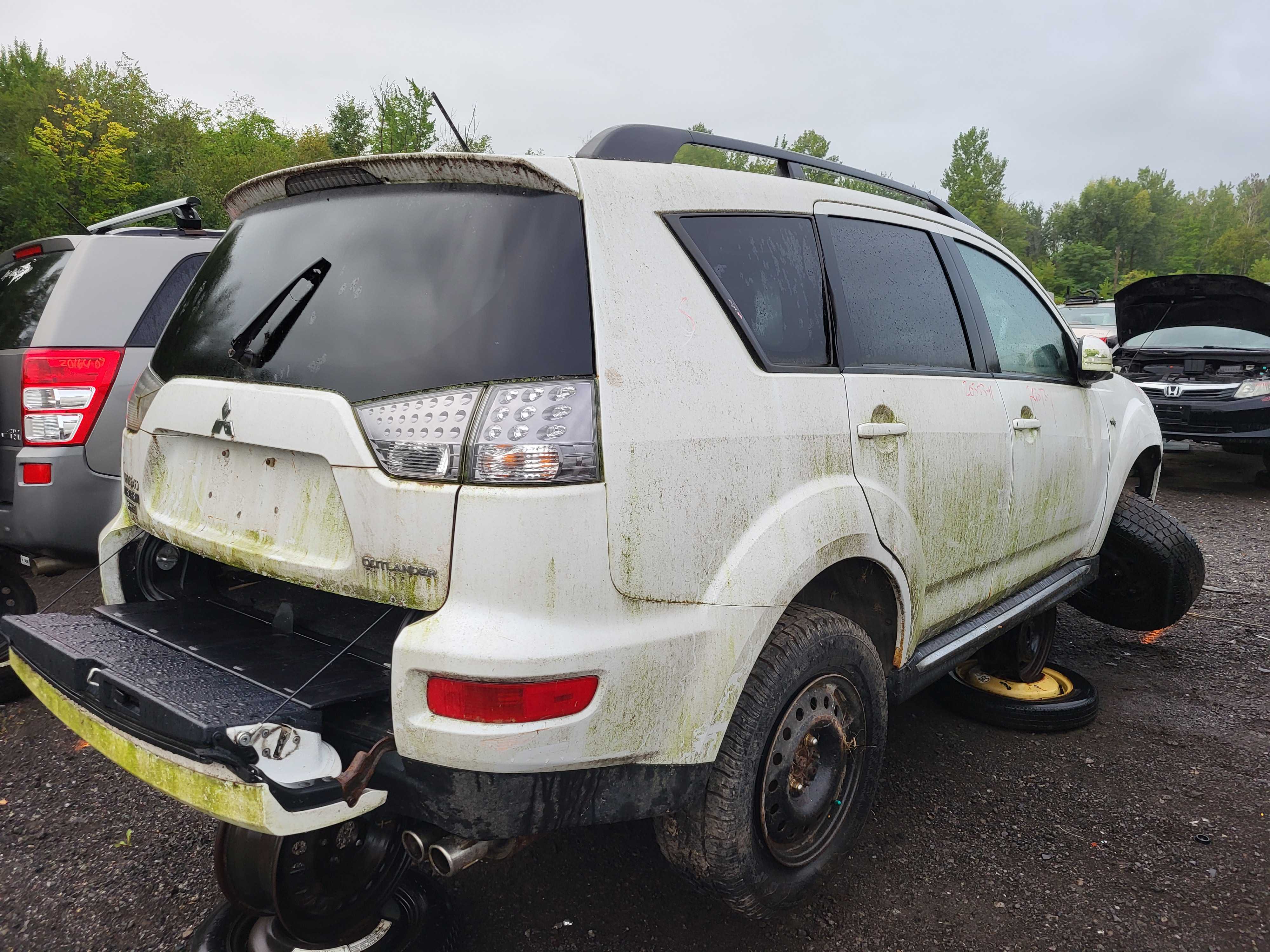 MITSUBISHI OUTLANDER 2011