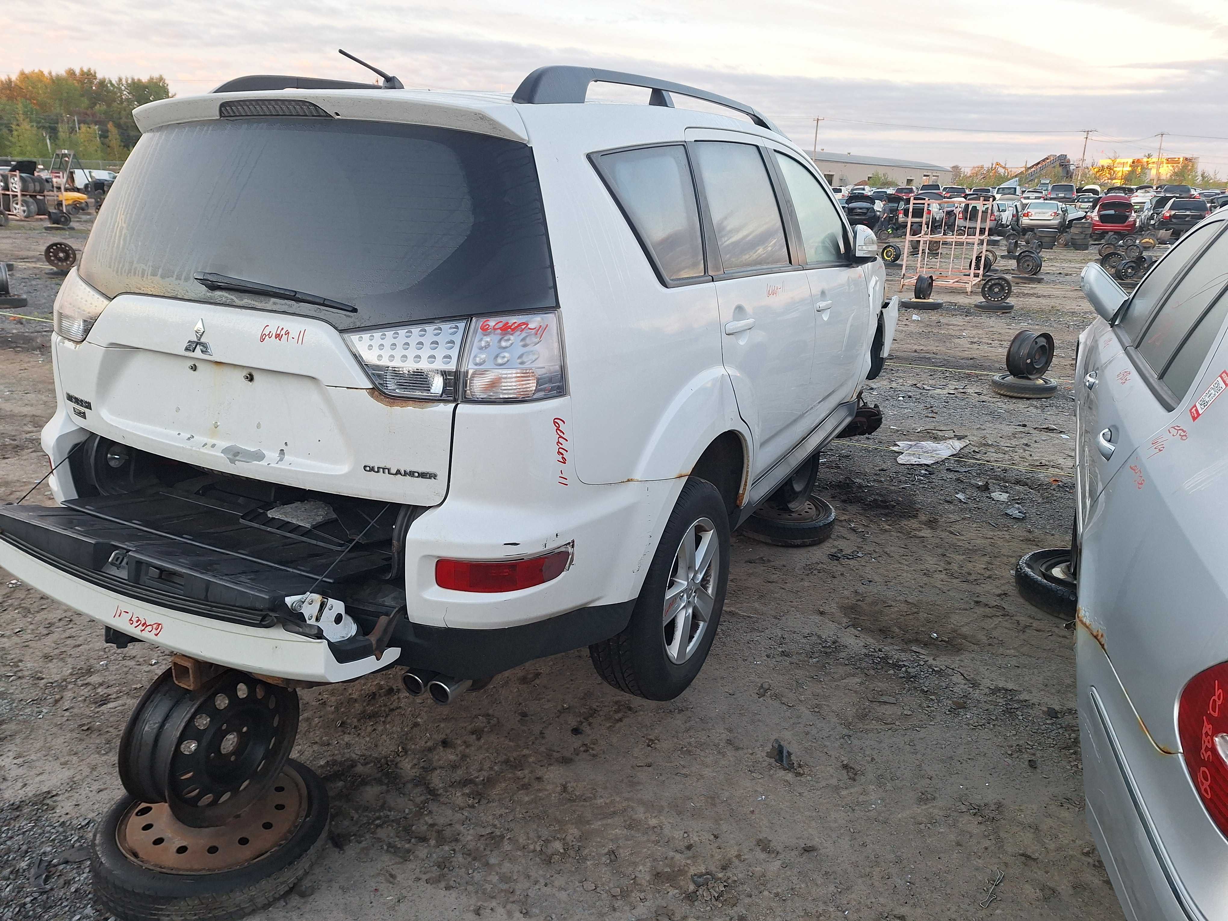 MITSUBISHI OUTLANDER 2011