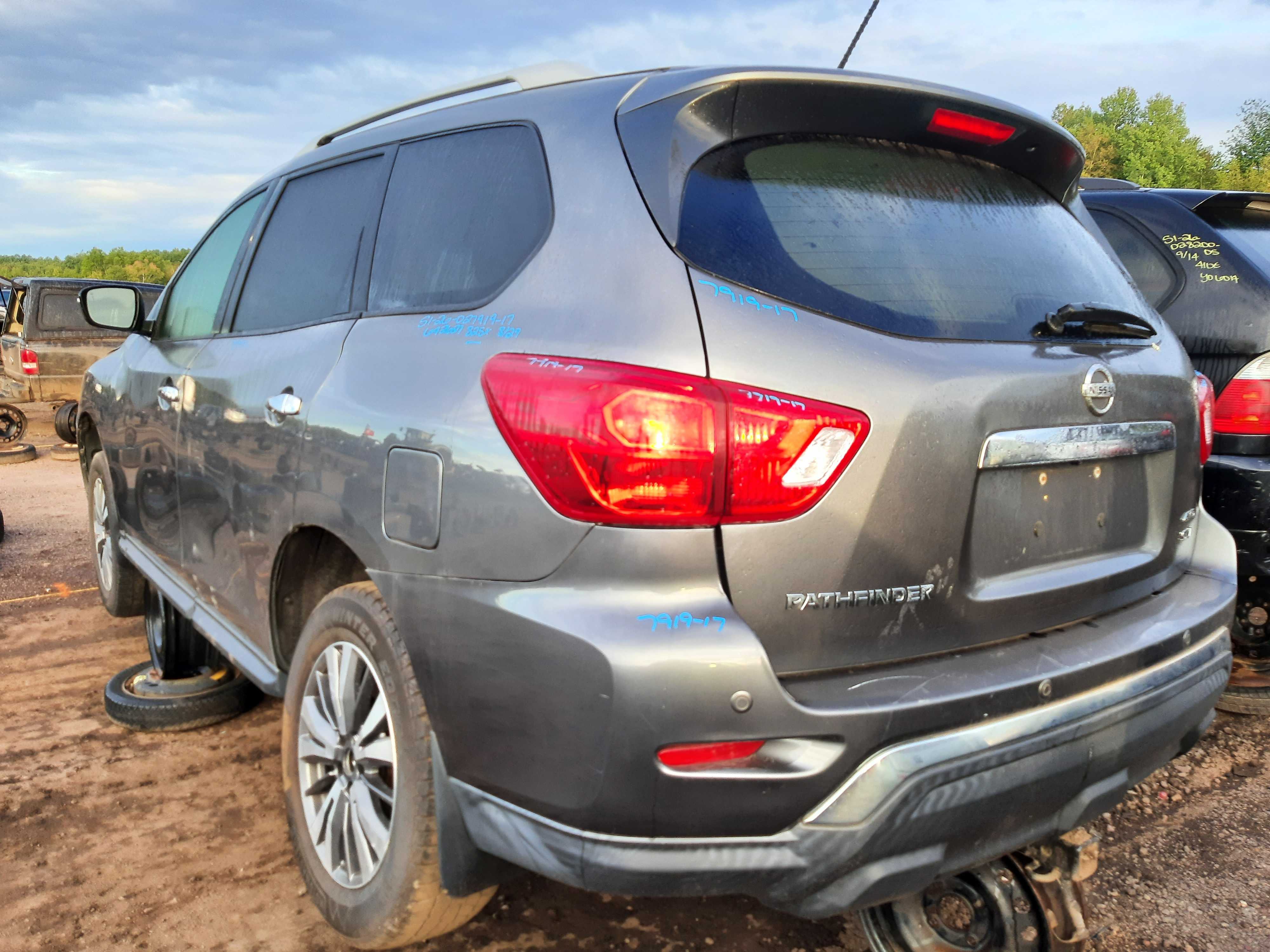 NISSAN PATHFINDER 2017