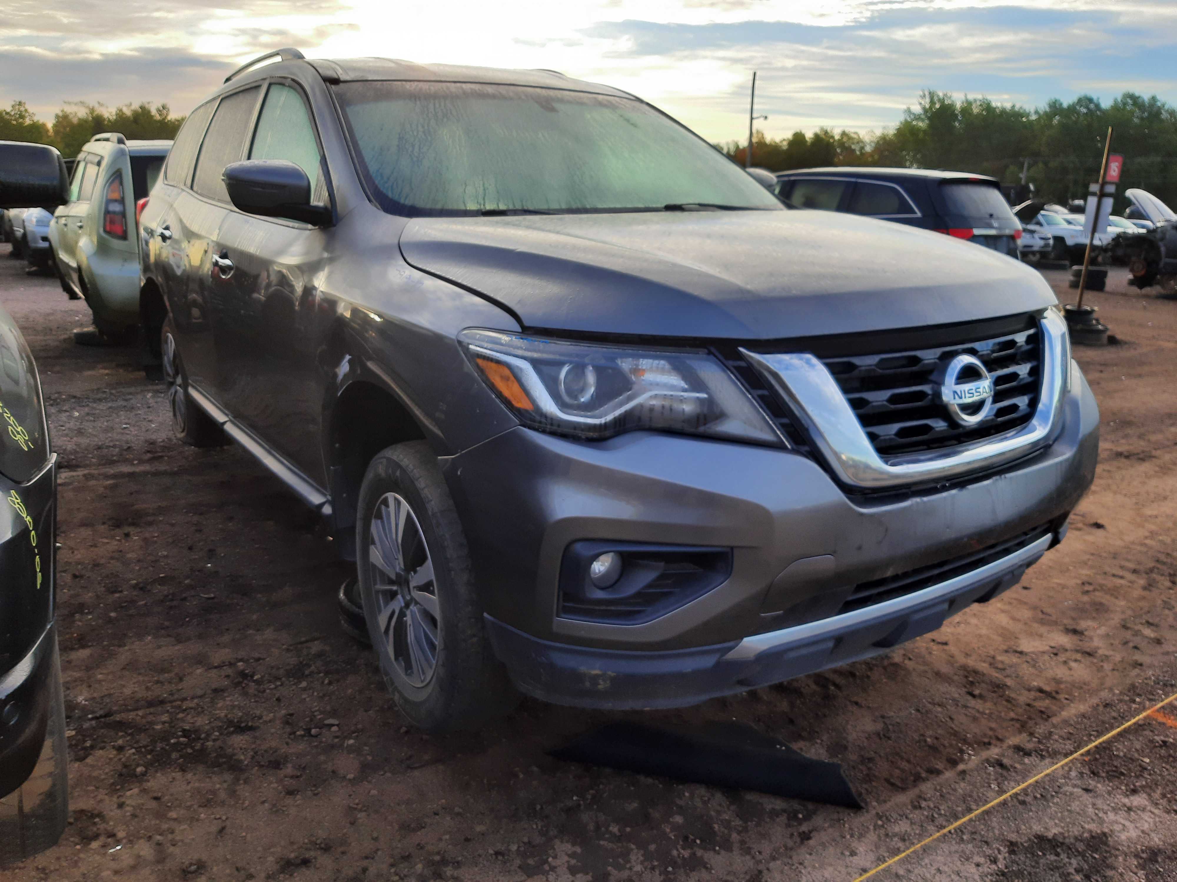 NISSAN PATHFINDER 2017