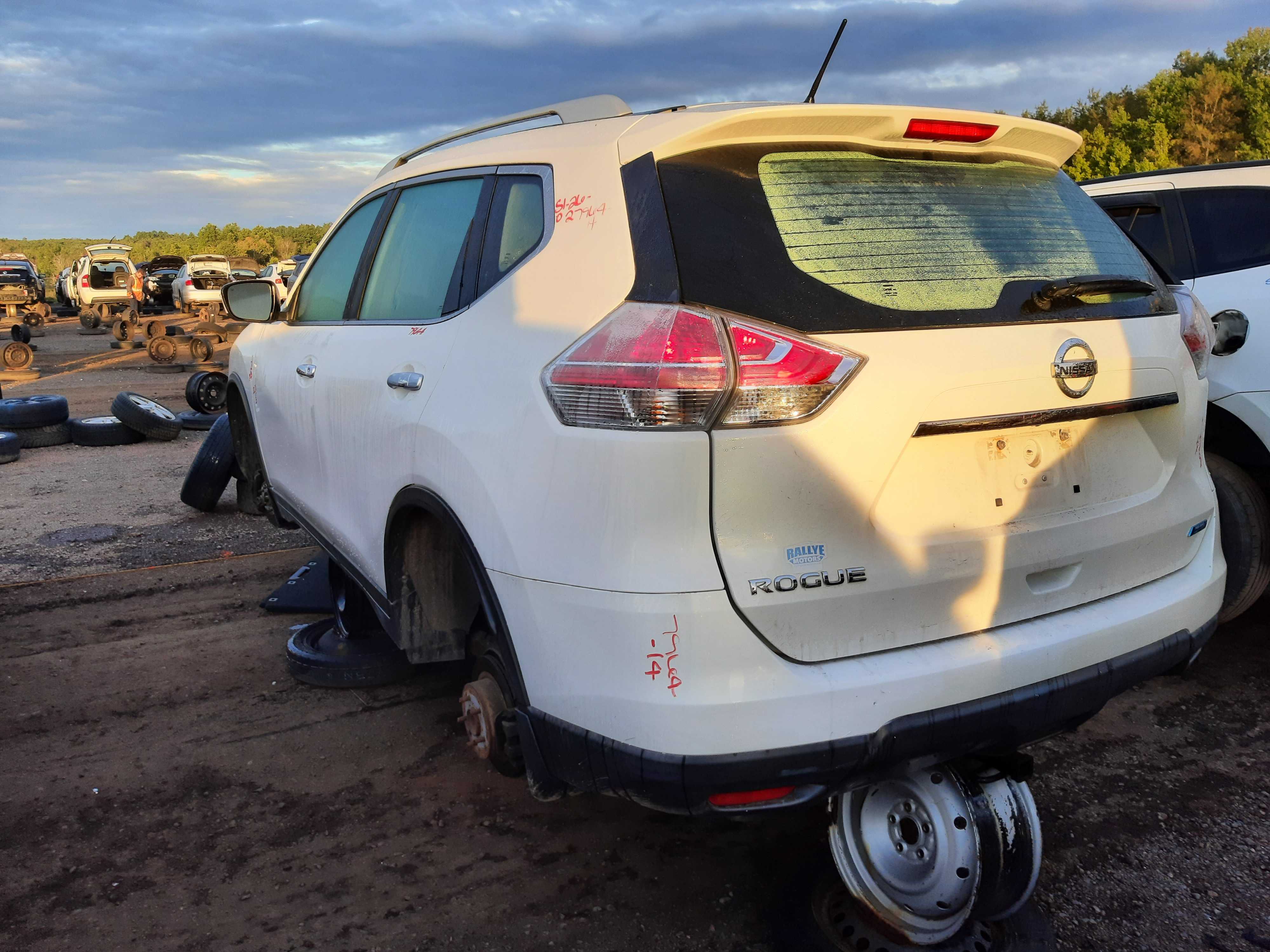 NISSAN ROGUE 2014