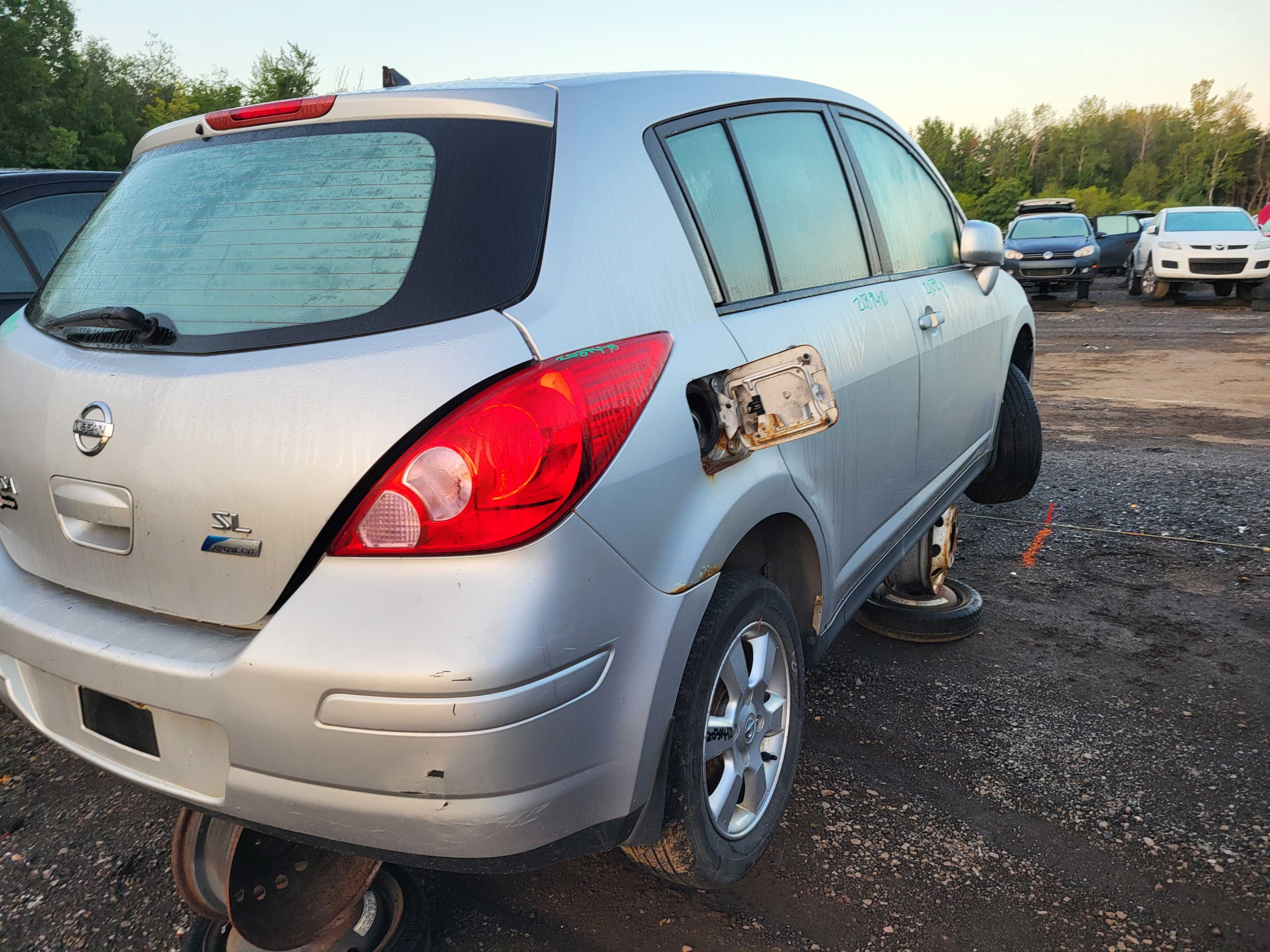 NISSAN VERSA 2010
