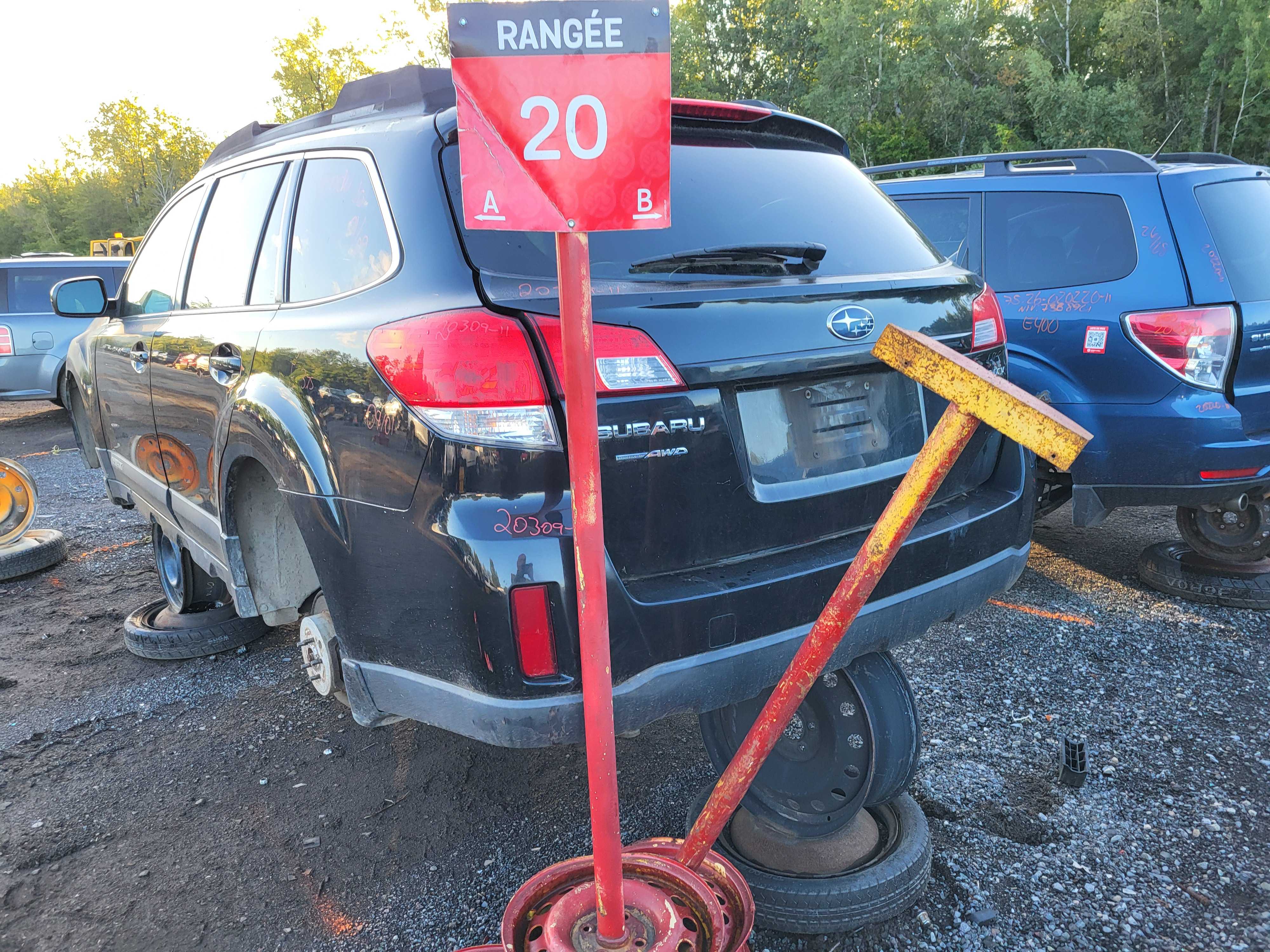 SUBARU OUTBACK 2011