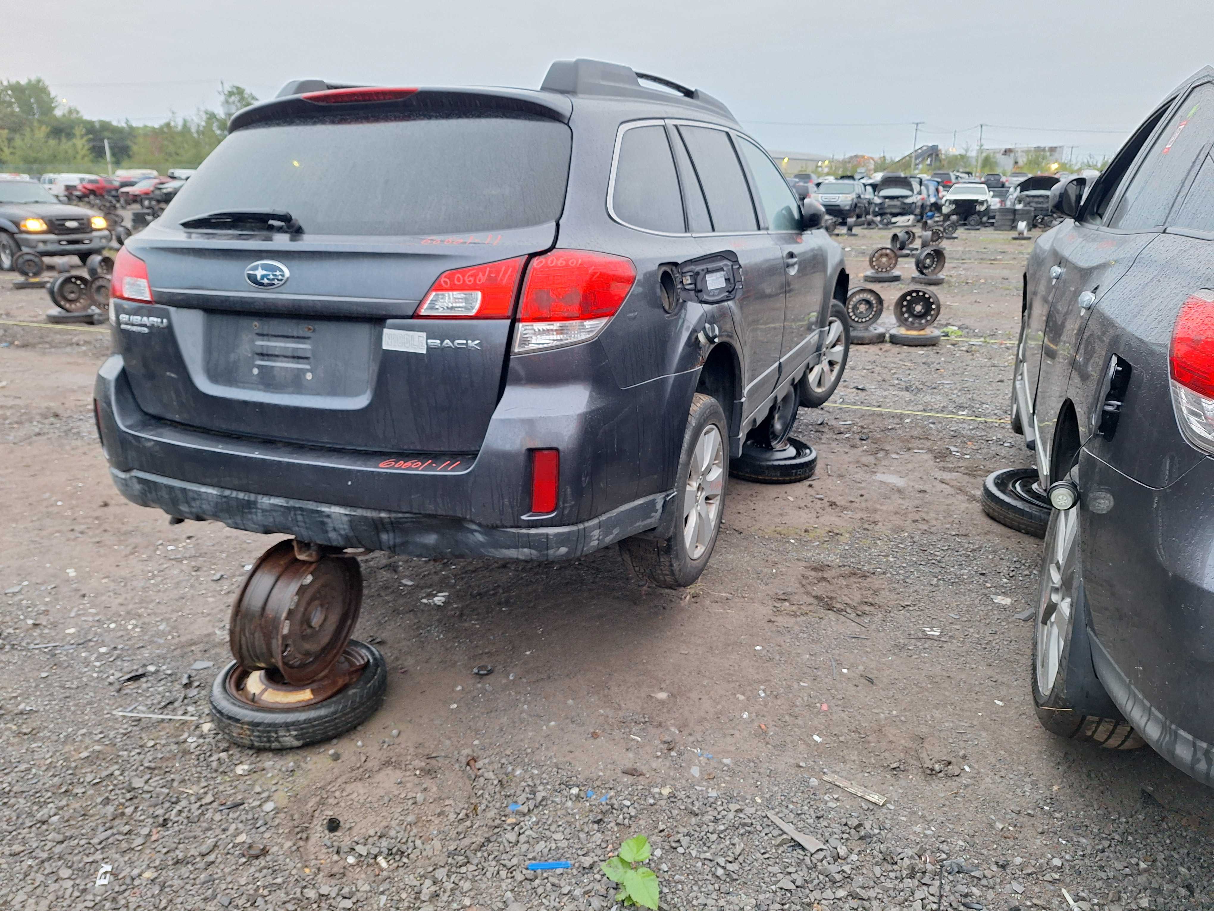 SUBARU OUTBACK 2011