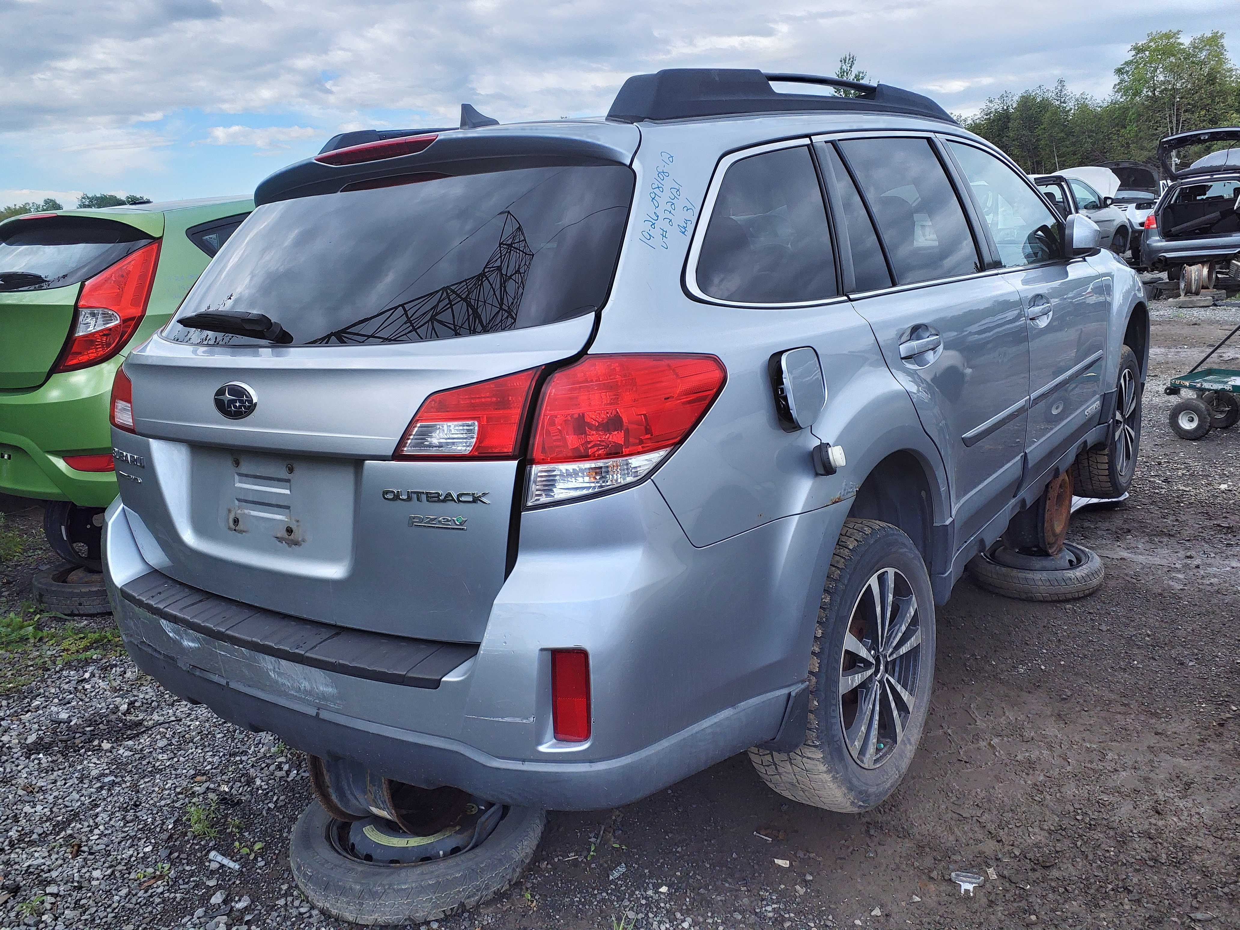SUBARU OUTBACK 2012