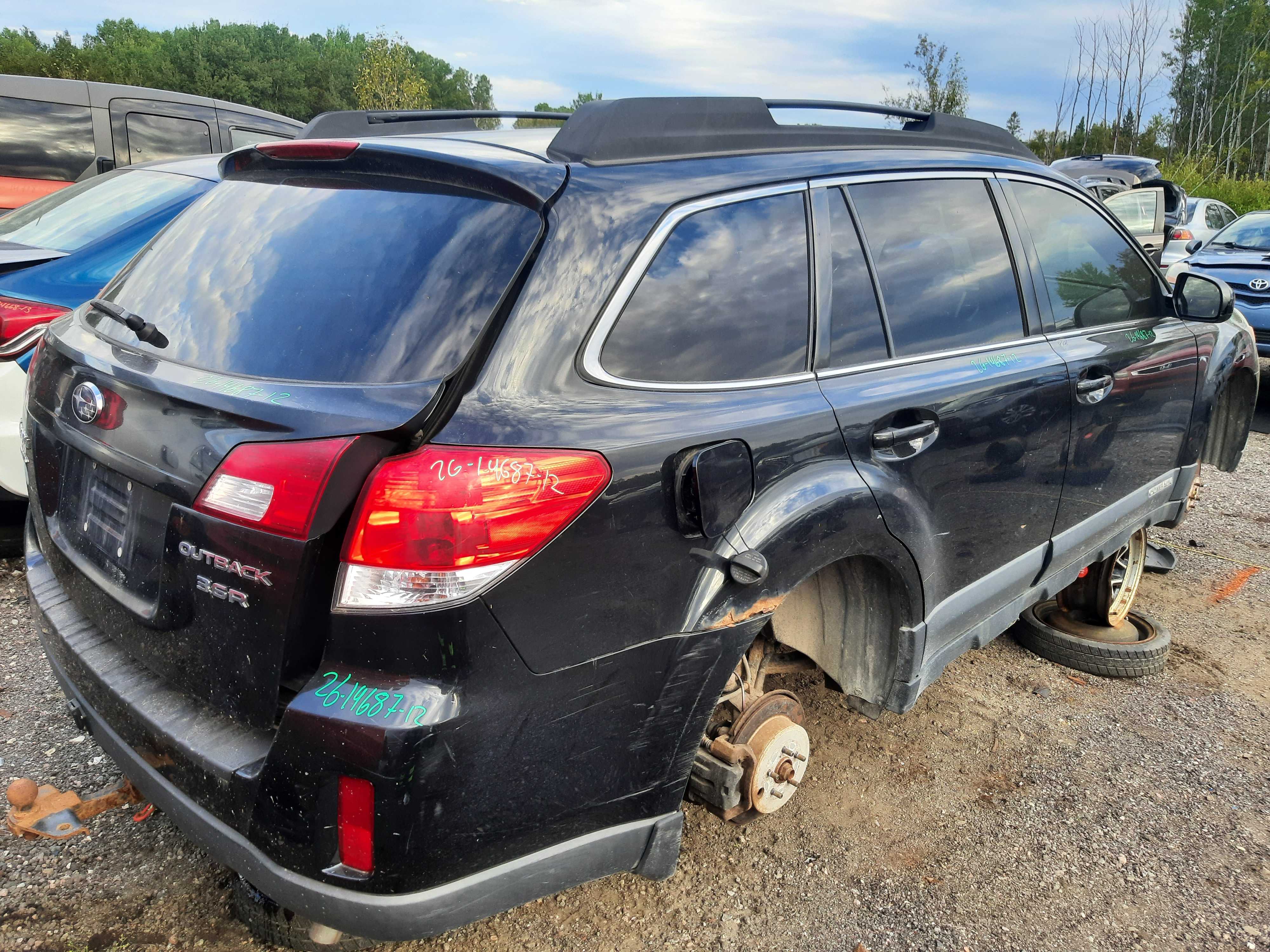 SUBARU OUTBACK 2012
