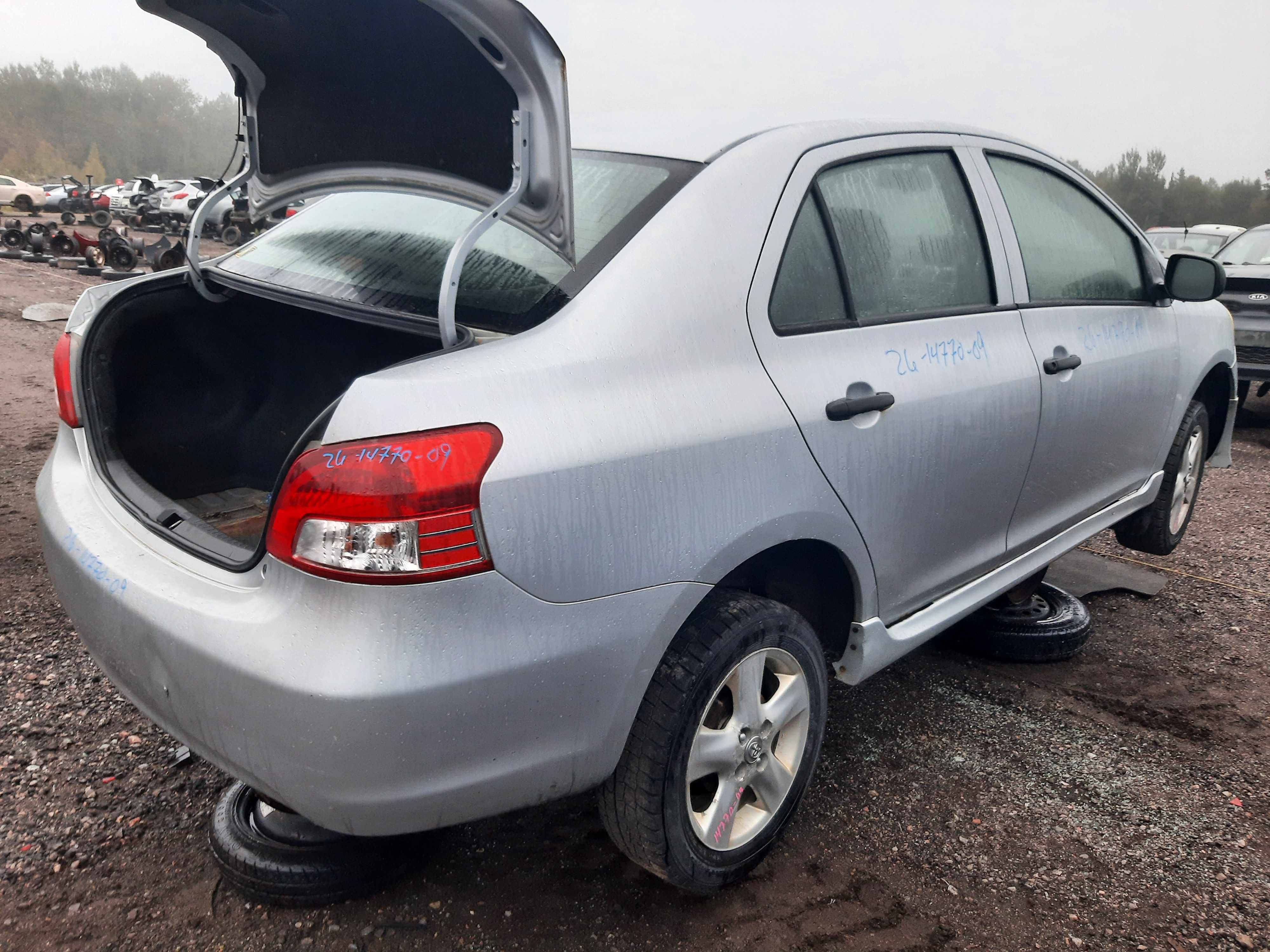 TOYOTA YARIS 2009