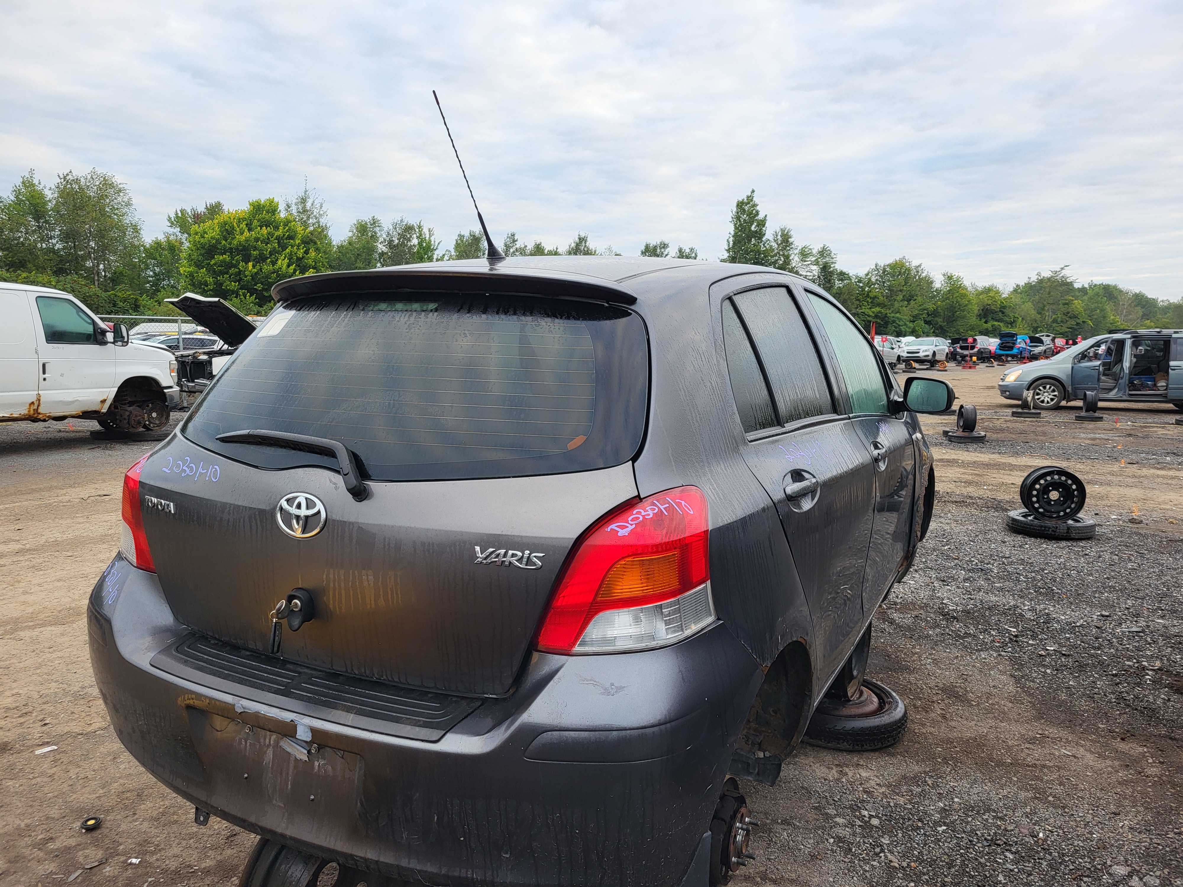 TOYOTA YARIS 2010