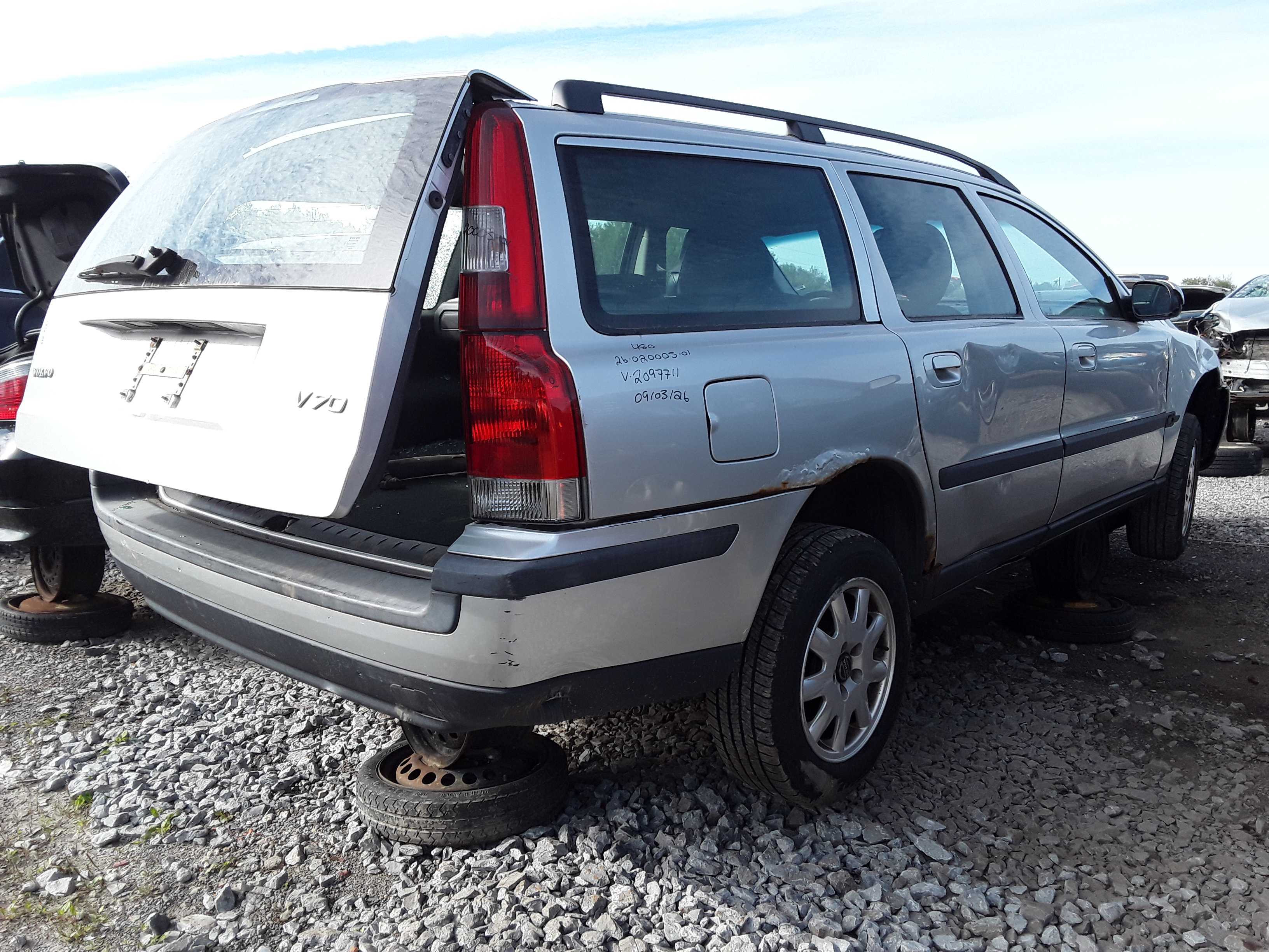 VOLVO V70 2001